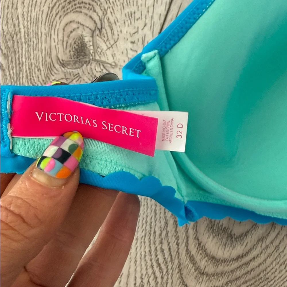 Victoria's Secret Turquoise Scallop-Edge Bikini Top - Picture 2 of 4